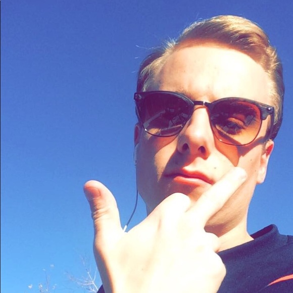 Meet your Posher, Dylan - Picture 1 of 1